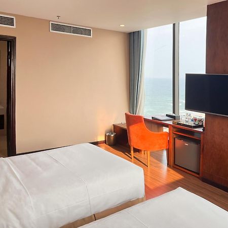 Yarra Ocean Suites Danang Exteriör bild