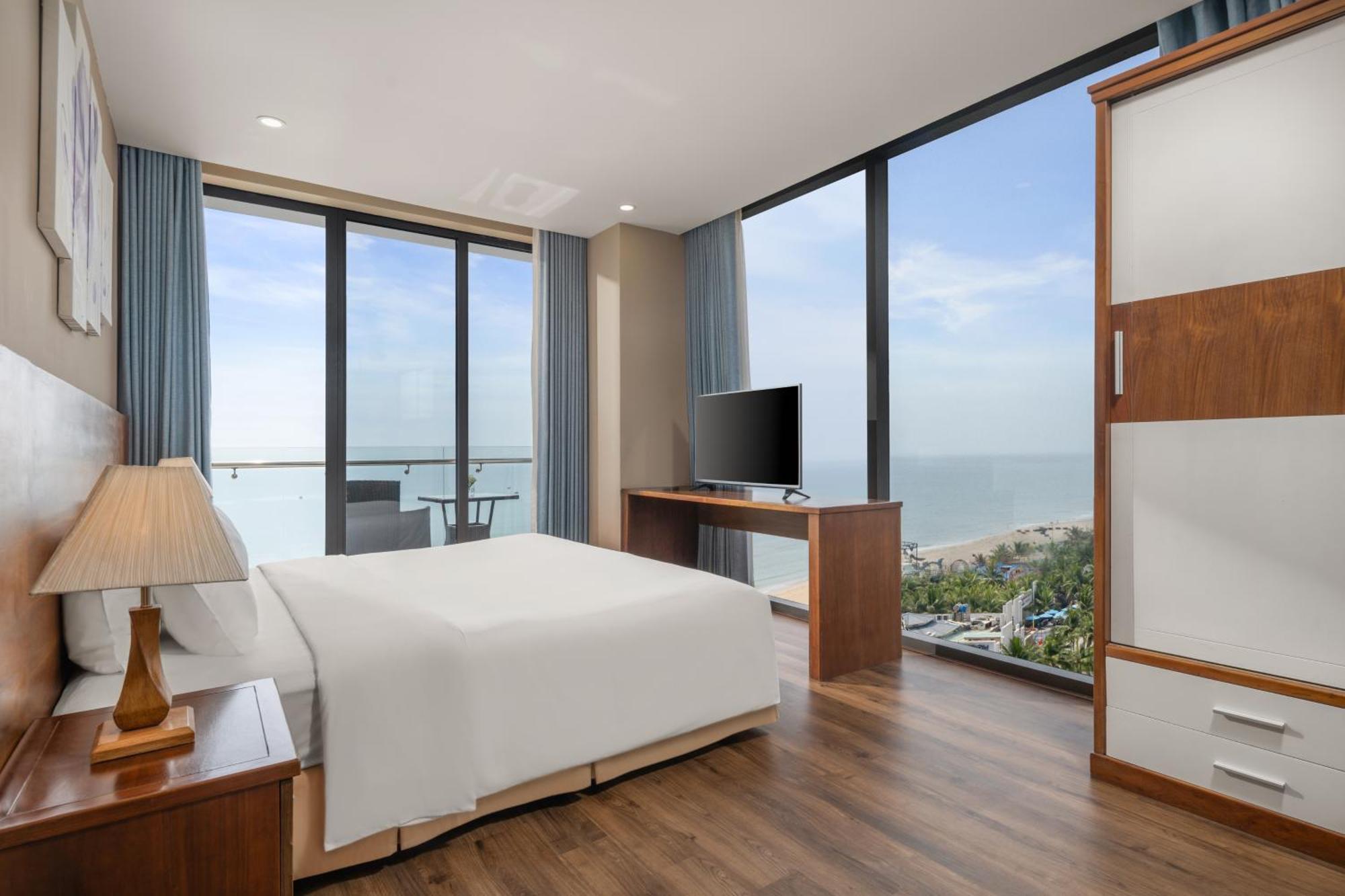 Yarra Ocean Suites Danang Exteriör bild